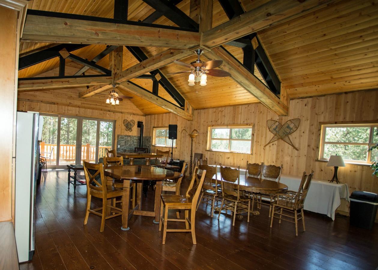 Diamondstone Guest Lodges 라 파인 외부 사진